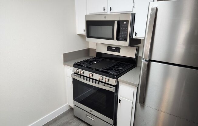 1 bed, 1 bath, 725 sqft, $2,050, Unit 216