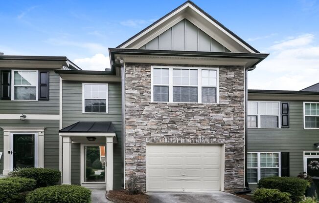 Spacious 3BR/2.5BA Townhome in Prime Stoney Pointe Location Near Camp Creek