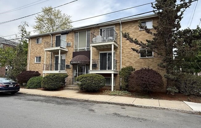 87 CEDAR ST