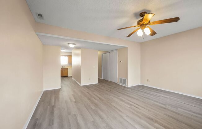 2 beds, 1.5 baths, 1,075 sqft, $1,095, Unit 2100 E Frazier Ter