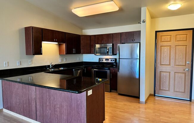 1 bed, 1 bath, 718 sqft, $960, Unit 605-311