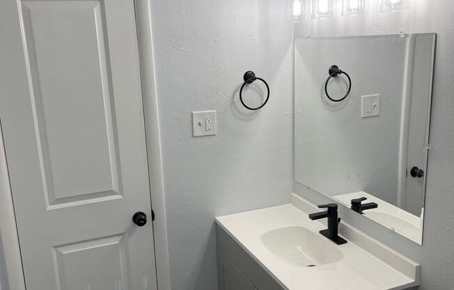 2 beds, 1 bath, $1,395, Unit 3