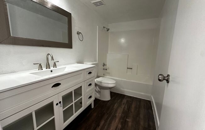 1 bed, 1 bath, 680 sqft, $1,250, Unit 323