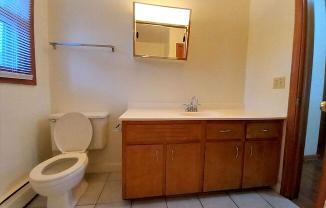 2 beds, 1 bath, 903 sqft, $1,190, Unit E-4