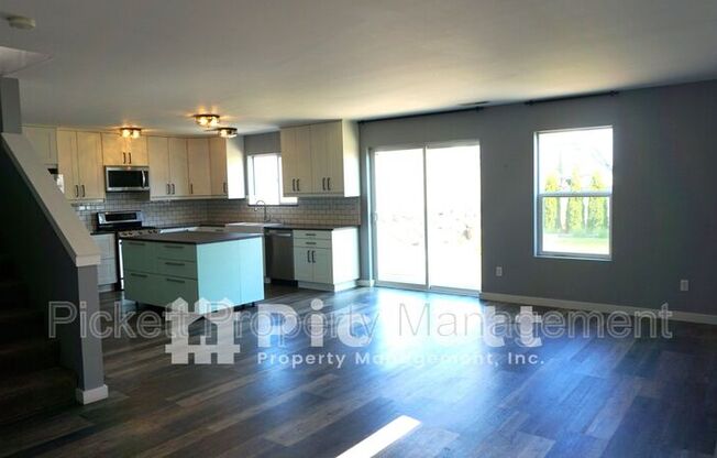 535 NW STENDAHL CT