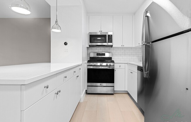 1 bed, 1 bath, $4,650, Unit 23H