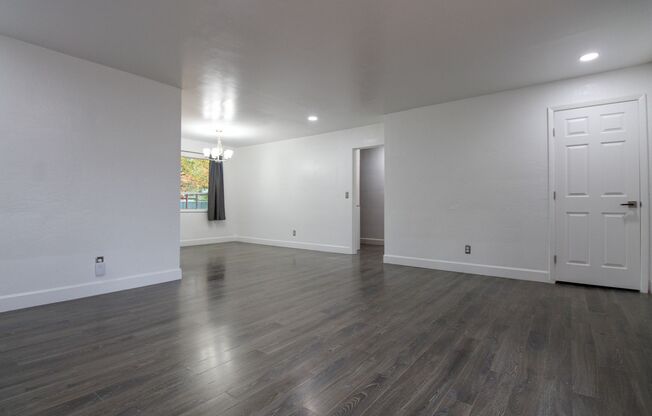 Keizer Home, Washer/Dryer Included, Large Backyard ~ Clearview 1170