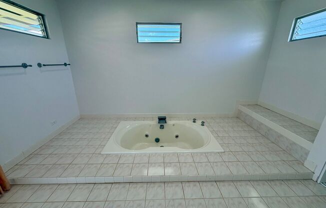 Newly Renovated 5BR/2BA Home – Move-In Ready in Pearl City