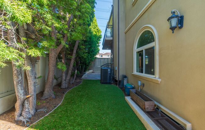 4 beds, 4 baths, $6,500, Unit #B