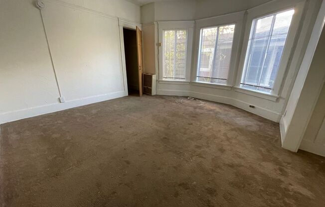 Studio, 1 bath, 300 sqft, $1,595, Unit 12