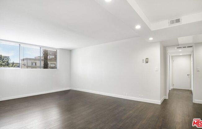 2 beds, 2 baths, 1,071 sqft, $4,500, Unit 501