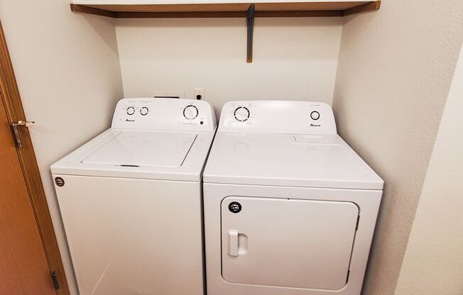 2 beds, 1.5 baths, 896 sqft, $1,495, Unit 660 LaSalle Street #1