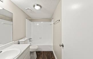 18-MX0A9988-Bathroom