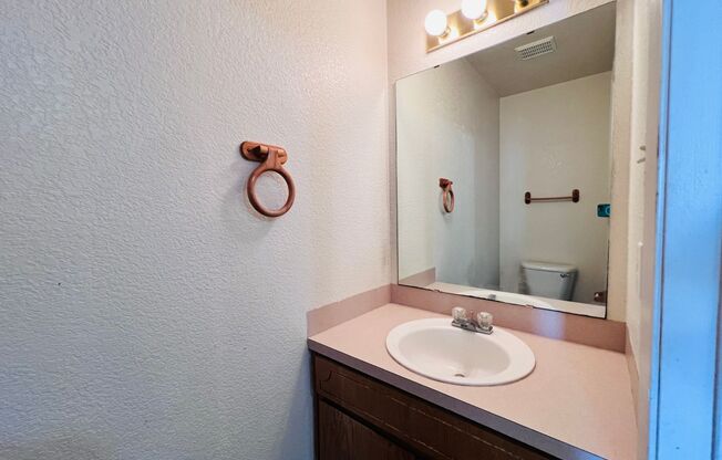 2 beds, 1.5 baths, 884 sqft, $900, Unit 1103-B Shanarae Cir, KI