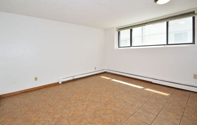 1 bed, 1 bath, 420 sqft, $950, Unit 1 - B4