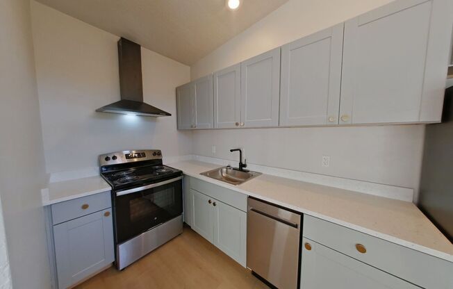 3 beds, 1 bath, 755 sqft, $2,347, Unit 30B