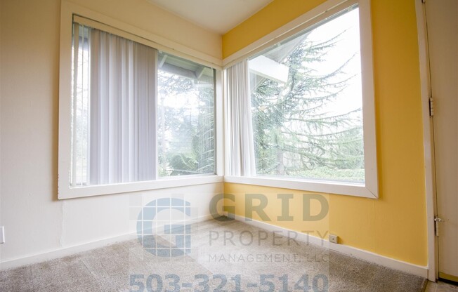 Charming 2 Bedroom Bungalow Available in NE Portland!