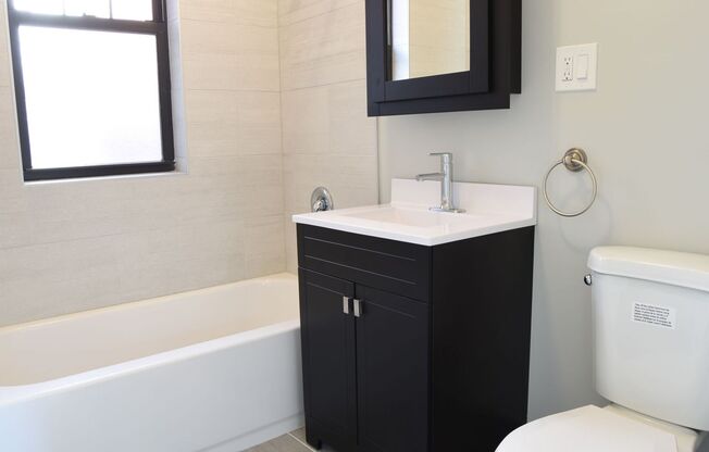 2 beds, 1 bath, 900 sqft, $2,100, Unit 3925-1E