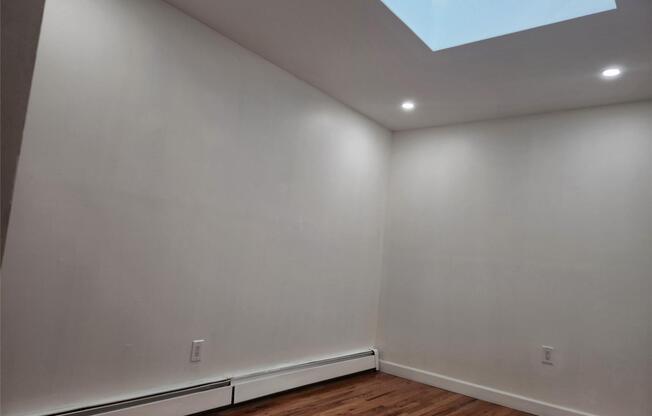 3 beds, 2 baths, 925 sqft, $3,250, Unit 2