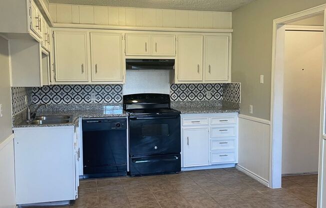 3 beds, 2 baths, 1,450 sqft, $1,425, Unit B