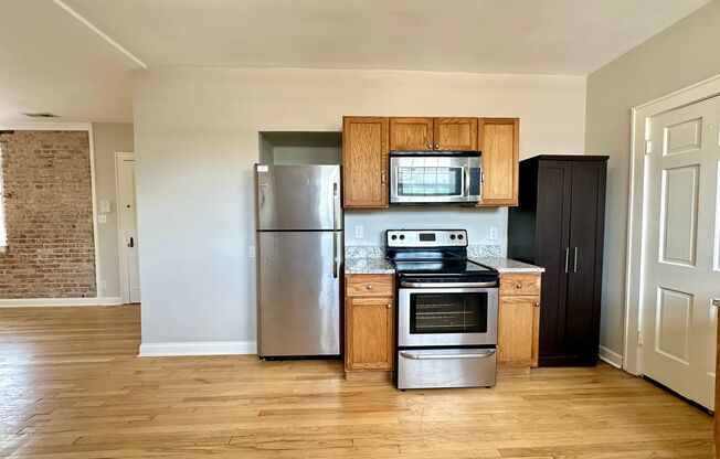 1 bed, 1 bath, 800 sqft, $995