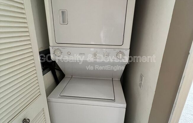 1600 South Prairie Avenue