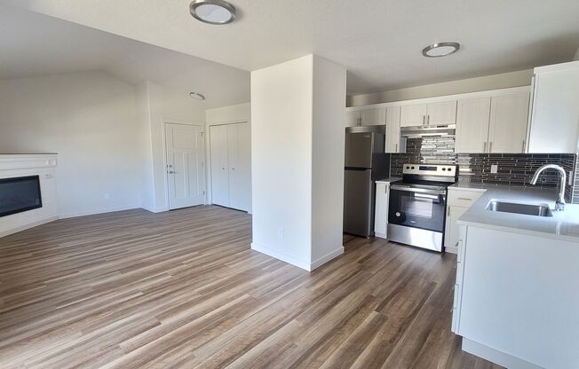 3 beds, 2 baths, 1,044 sqft, $1,995, Unit 224