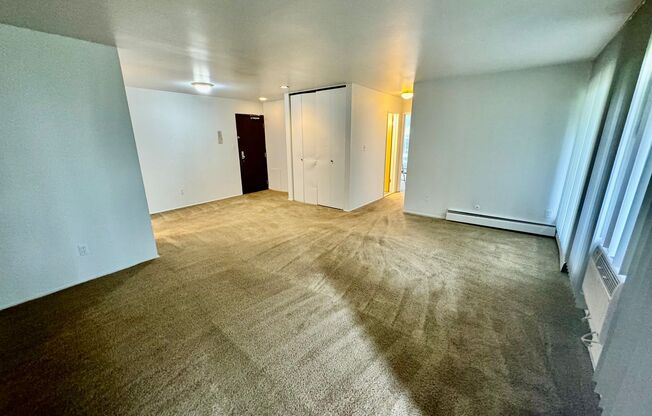 2 beds, 1 bath, 950 sqft, $1,295, Unit #14