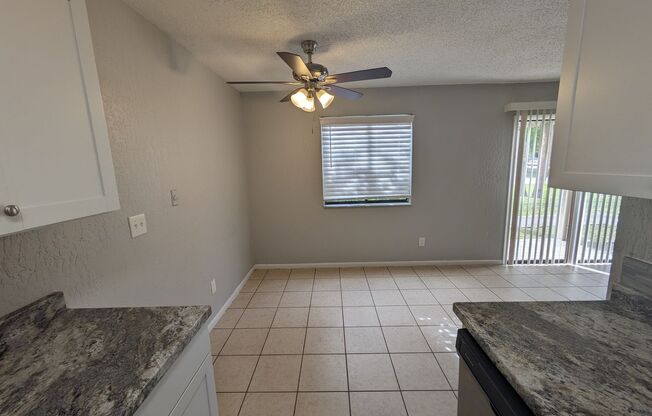 2 beds, 1 bath, 870 sqft, $1,100, Unit 3614 Tree Ridge Ln