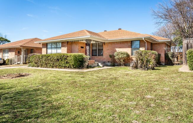 3-bedroom, 2-bath home with 2-car garage in Casa View