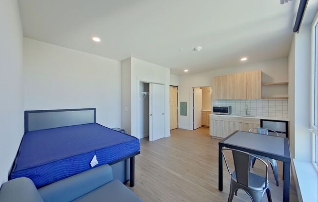 Studio, 1 bath, 314 sqft, $1,225, Unit 404