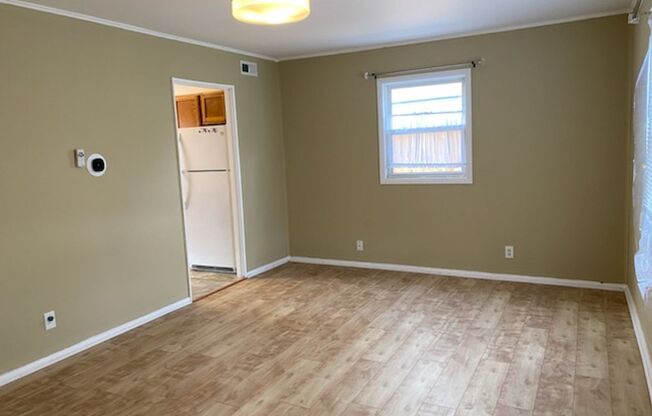 3bd 1ba House with New appliances! Available in August!