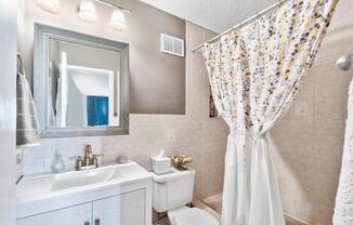 2 beds, 2 baths, 920 sqft, $4,100, Unit 6A