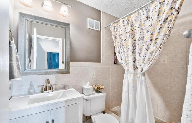 2 beds, 2 baths, 920 sqft, $4,100, Unit 6A