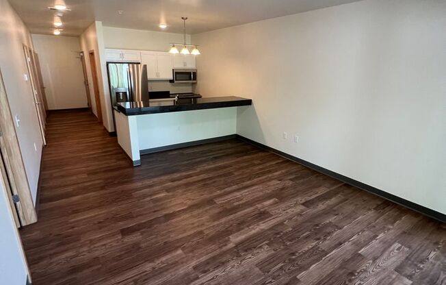 1 bed, 1.5 baths, $1,500, Unit 304