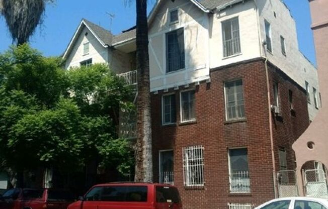 ING - Ingraham Apartments