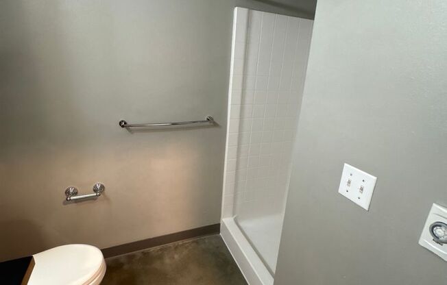 Studio, 1 bath, 200 sqft, $975, Unit 607