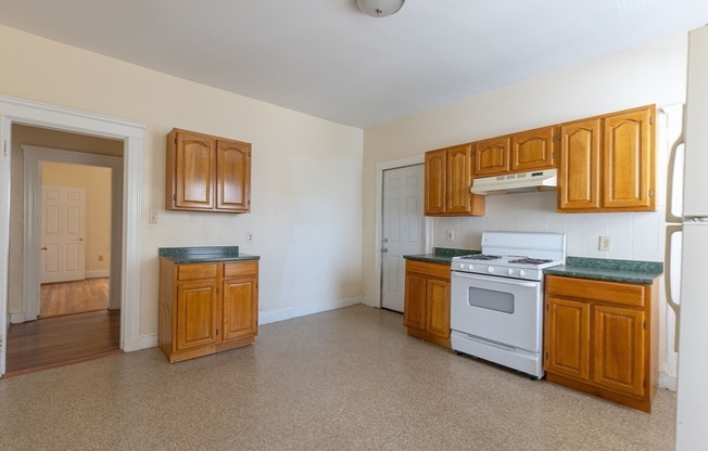 3 beds, 1 bath, 4,368 sqft, $2,800, Unit 2