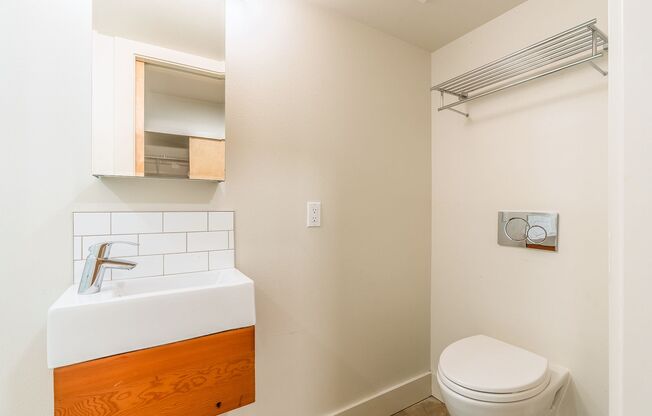 Studio, 1 bath, 287 sqft, $1,325, Unit 103