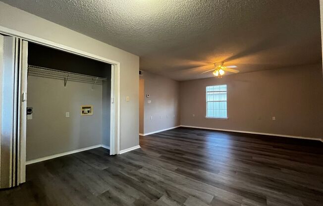 3 beds, 2 baths, $875, Unit I