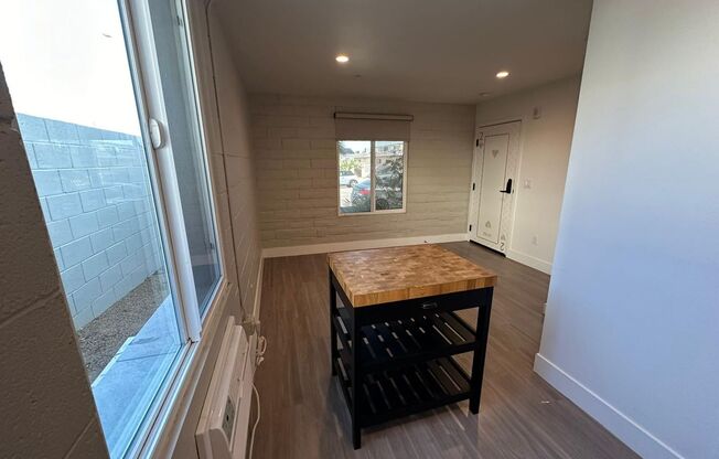 Studio, 1 bath, 275 sqft, $999, Unit 302