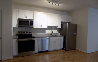 For Rent: Downtown Elegance at 605 Park Ave– Your Urban Haven Awaits!
