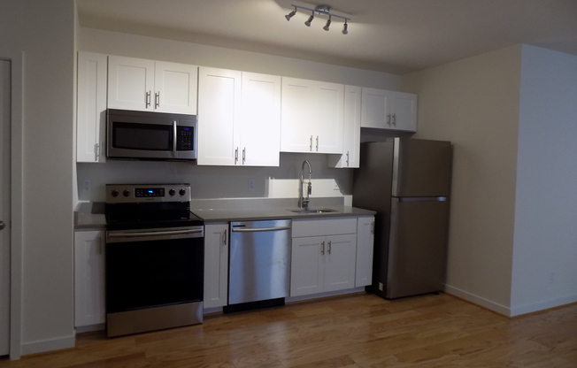 For Rent: Downtown Elegance at 605 Park Ave– Your Urban Haven Awaits!