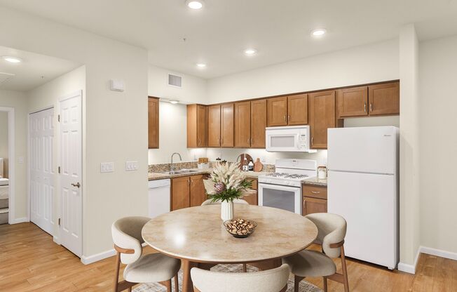 2 beds, 2 baths, 1,015 sqft, $1,685, Unit 319