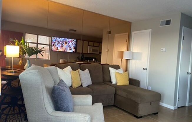 Month to Month Fully Furnished Condo FSU Downtown - Available for Session!