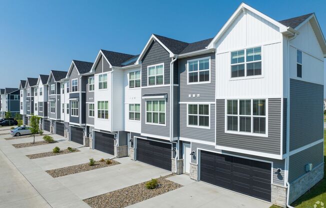 2 beds, 2.5 baths, 1,160 sqft, $1,600, Unit 3217 NW Bayberry LN