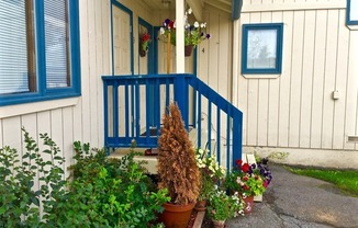 South Anchorage Great two story 2 bed with washer & dryer
