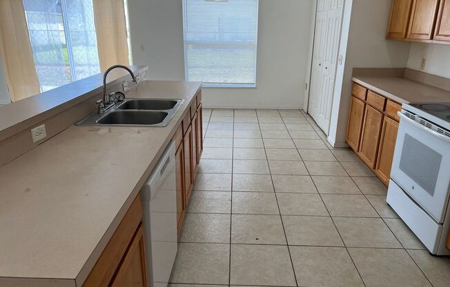 3 beds, 2 baths, $1,890, Unit OSCEOLA