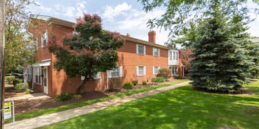 Oxford Court Apartments Exterior