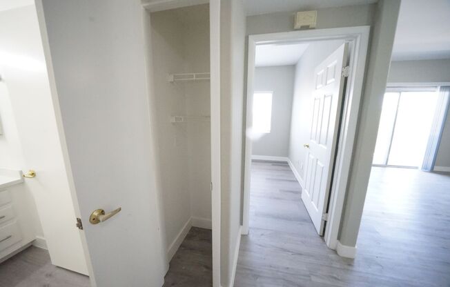 2 beds, 2 baths, $1,395, Unit Building 7 -Clark County-